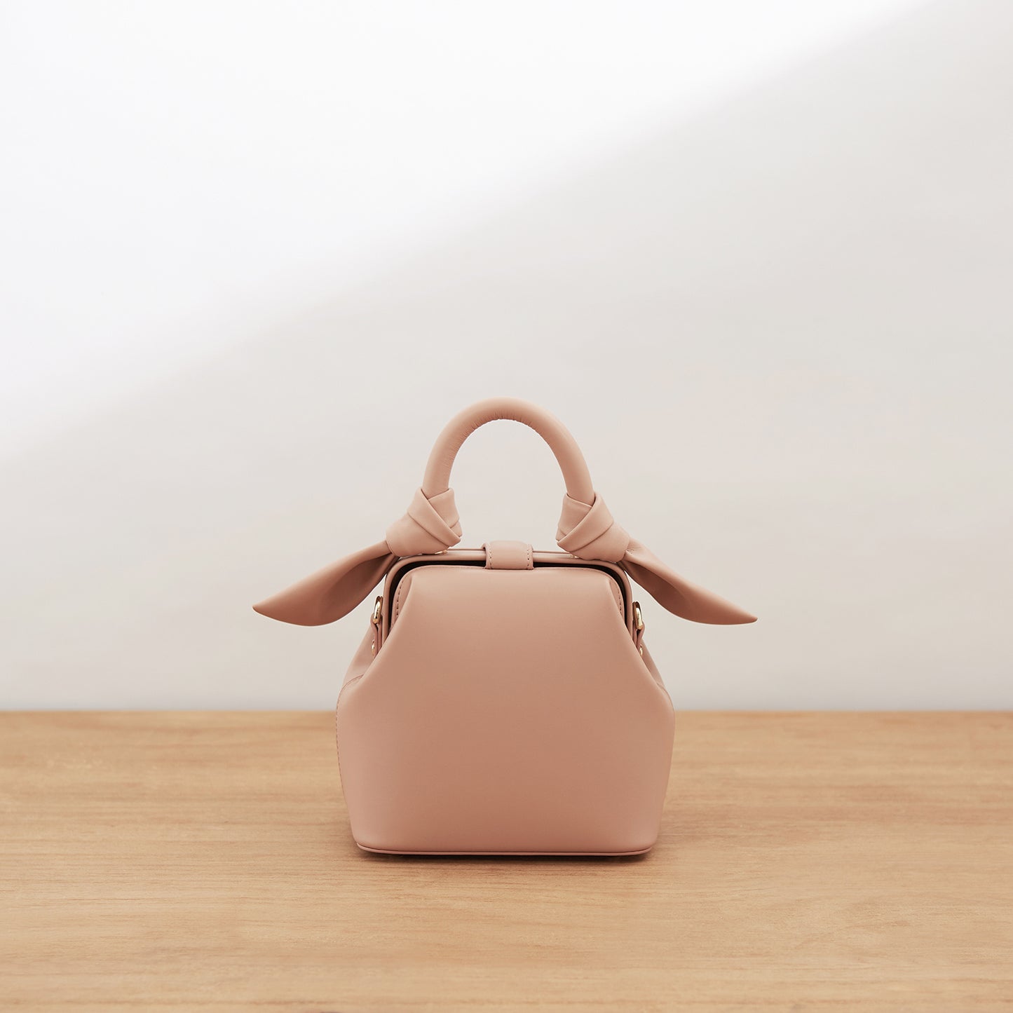 Bolso de mano texturizado de un solo hombro con diseño diagonal para mujer
